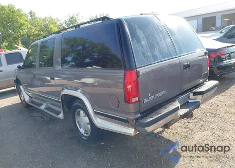 1998 GMC Suburban K1500 z USA, uszkodzony, nr VIN 1GDFK16RXWJ728665